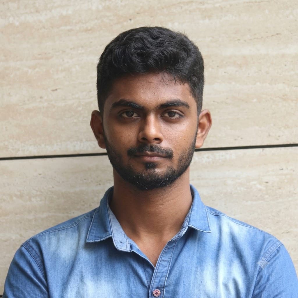 Vivek Senthil headshot